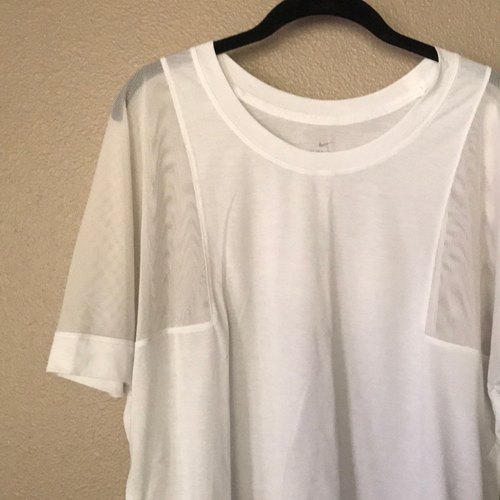 CROPPED WHITE NIKE SHIRT WITH NET SLEEVES